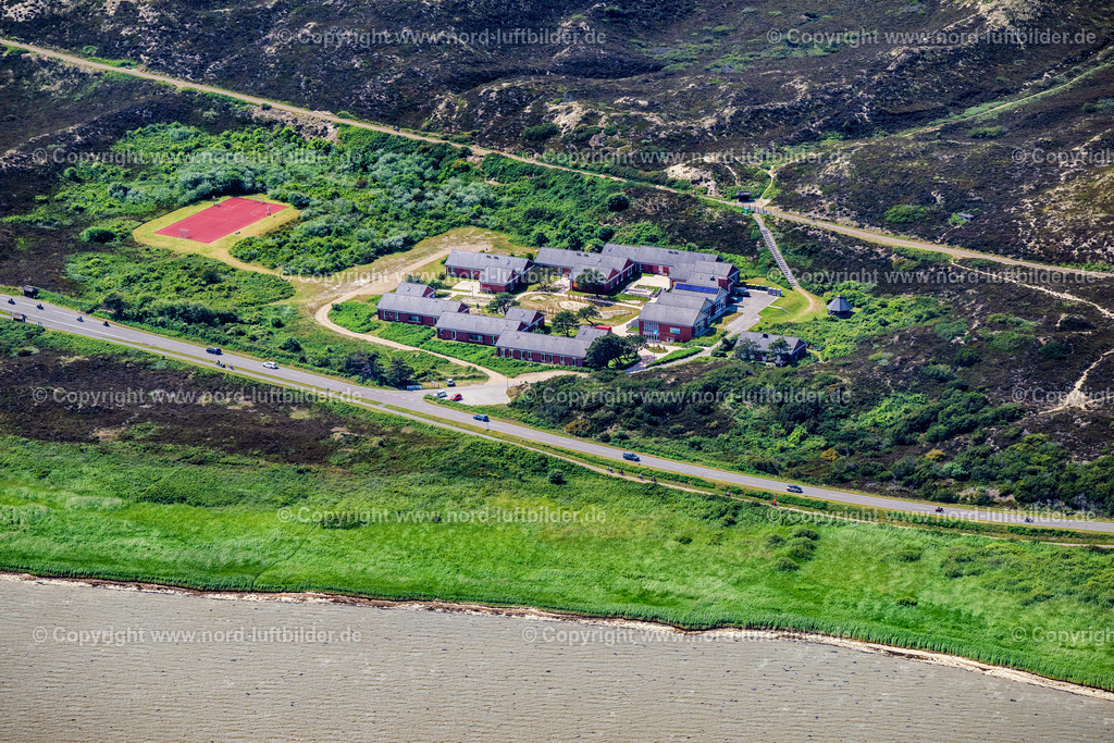 Sylt_List_Kindererholungsheim_Der_Hamburger_Kind_ELS_5522130625 | LIST 13.06.2025 Gebäude der Jugendherberge " Jugendseeheim Sylt " "Kassler Kogge" in List auf der Insel Sylt im Bundesland Schleswig-Holstein, Deutschland. Weiterführende Informationen bei: Jugendheim Kassler Kogge Sylt. // Building of the youth hostel "Jugendseeheim Sylt" "Kassler Kogge" in List on the island of Sylt in the federal state of Schleswig-Holstein, Germany. Further information at: Jugendheim Kassler Kogge Sylt. Foto: Martin Elsen
