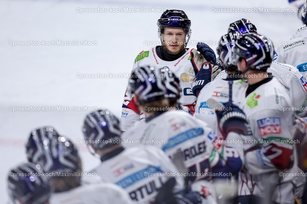 DEG12012501014 | 12.01.2025, Eishockey, Penny DEL, Düsseldorfer EG - Eisbären Berlin, PSD-BANK Dome: Torjubel nach dem 1:0 durch Eric Mik (Eisbären Berlin #12)