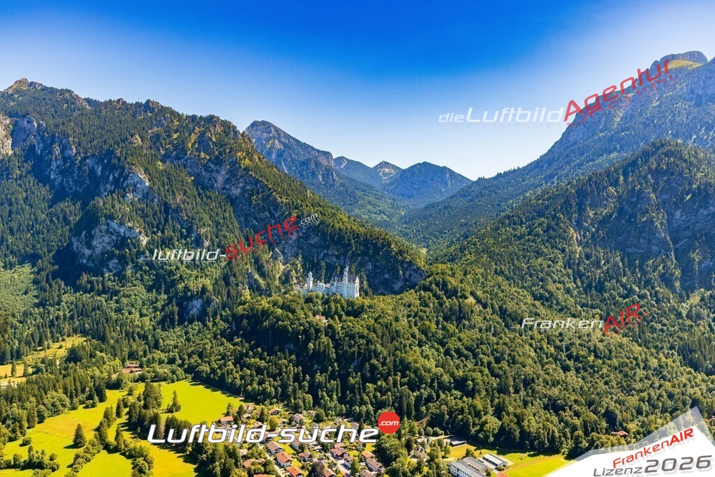 Luftaufnahme von Schloss Neuschwanstein Schwangau Bild- Das Luftbild wurde 2025 vom UL-Flugzeug heraus erstellt ( keine Drohne ) - Hochauflösende Luftaufnahme -Nicht vergleichbar mit Google Maps oder Satelittenbilder- Die Geschenkidee !Mit Lizenz und Bildrechte bestellbar