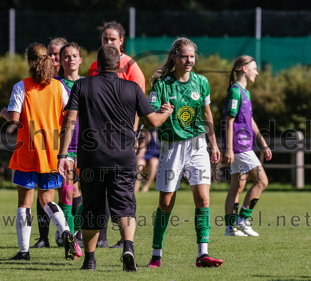 2023-09-16_113_FC_Forstern_gegen_VfL_Sindelfingen_Ladies_I | Forstern, Deutschland, 16.09.2023:
Fußball, B-Juniorinnen-Bundesliga Süd 2023 / 2024, 2. Spieltag, FC Forstern gegen VfL Sindelfingen Ladies I, Endergebnis: 4:1

Yanica Moritz (FC Forstern, #17)

Foto: Christian Riedel / fotografie-riedel.net