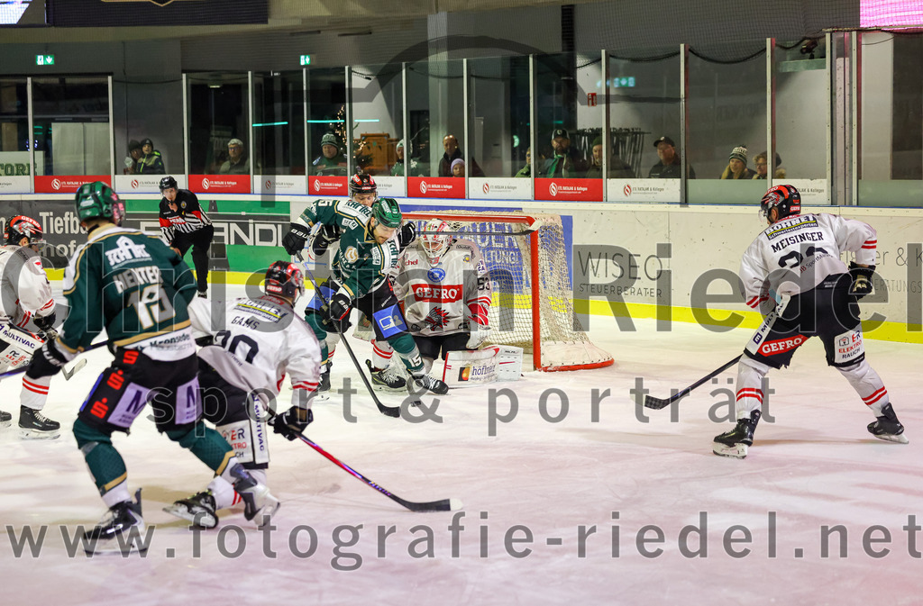 2025-12-14_139_TSV_Erding_gegen_ECDC_Memmingen_Indians | Erding, Deutschland, 14.12.2025:Eishockey, Oberliga Süd 2025 / 2026, 26. Spieltag, TSV Erding gegen ECDC Memmingen Indians, Endergebnis: 1:2Foto: Christian Riedel / fotografie-riedel.net