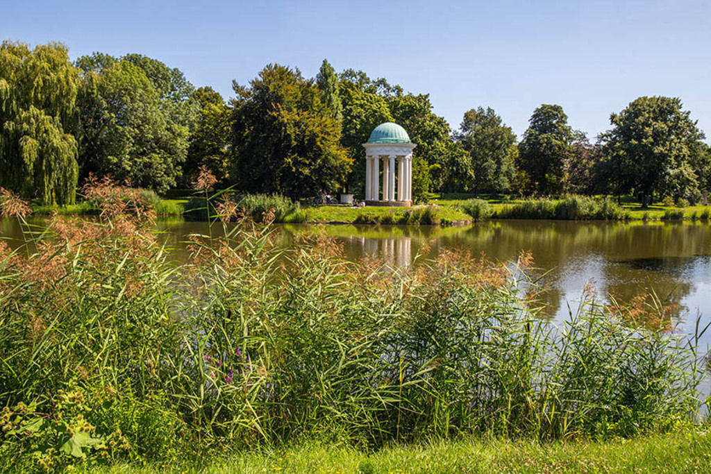 agra-Park - Musentempel | Entdecke über 20 Kategorien Leipzig-Motive: Foto-Downloads, hochwertige Poster, Leinwand- & Fine-Art-Prints. Jetzt Lieblingsfoto im Bildlexikon Leipzig Shop bestellen!