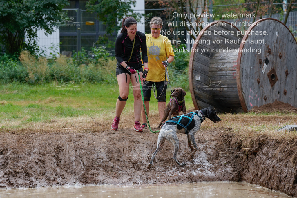 Schlamm_mit_Hund (426 von 460) | stephaniefillaphotographie - Realisiert mit Pictrs.com