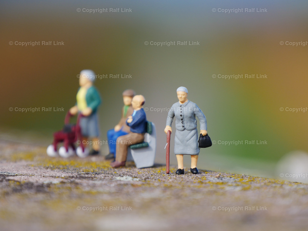 Rentnergang | Stockfotos, Fotos mit Miniaturfiguren und kreativen Ideen. Dabei auch vieles aus der Metropolregion Rhein-Neckar. 