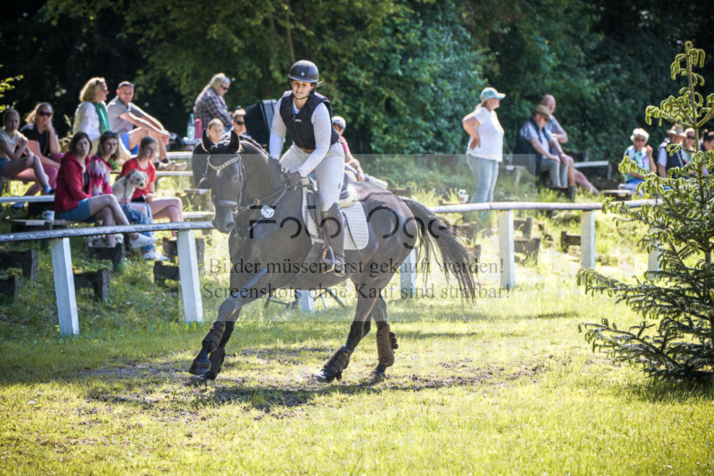 DOS_6306 | Entdecke hochwertige Reitturnierfotos von Foto Oger. Professionell, emotional und authentisch – jetzt Lieblingsmomente im Shop bestellen.Deutschlandweite Turnierfotografie. - Realisiert mit Pictrs.com