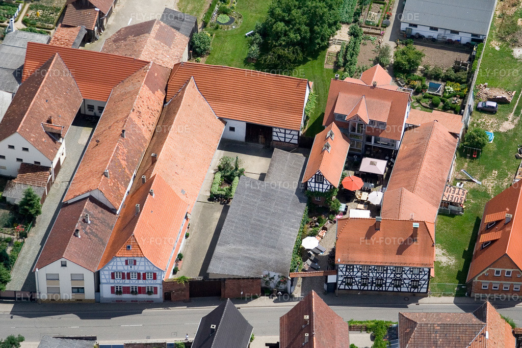 Luftbild: Hauptstraße von Norden in Winden im Bundesland Rheinland-Pfalz in Deutschland. Foto: IMG_11184.jpg vom 14.06.2008 durch Werner Riehm/FLY-FOTO.de