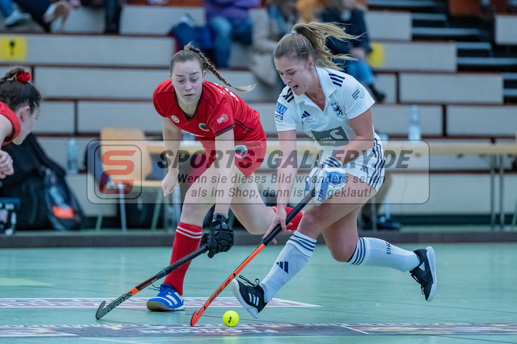HK_20231217_107685 | 1. Bundesliga Damen Crefelder HC - Düsseldorfer HC  am 17.12.2023 Sporthalle Glockenspitz, Krefeld , #Mabel Brands ( Düsseldorfer HC #7 )