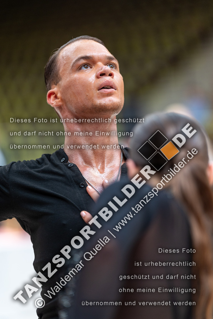 20240810-01032 | Hier finden Sie Tanz Bilder vom Latein und Standard Formationen tanzen. Sportbilder vom Tanzsport. Schöne Fotos und von Weltmeisterschaft, Europameisterschaft, Bundesliga, Regionalliga, Oberliga und Landesliga sowie von GOC Stuttgart, DanceComp, WM Bremen
