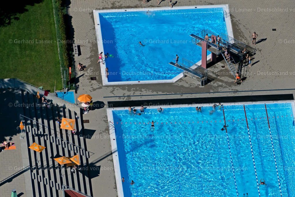 4032134 | KREUZLINGEN 12.06.2020 Offenes Schwimmbecken des Freibades " Schwimmbad Hörnli " an der Schwimmbadstrasse in Kreuzlingen am Bodensee im Kanton Thurgau, Schweiz. Weiterführende Informationen bei: Hörnli Schwimmbad. // Swimming pool of the " Schwimmbad Hoernli " on street Schwimmbadstrasse in Kreuzlingen at Bodensee in the canton Thurgau, Switzerland. Further information at: Hoernli Schwimmbad. Foto: Gerhard Launer