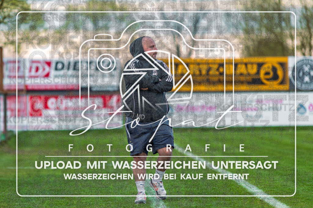 FGFSSGN-1046 | Marvin Dietrich (SG Nordheide 3 - Trainer) beim Herren 3. Kreisklasse HK Spiel zwischen FG Fulde-Stellichte II und SG Nordheide III im Fulder Zentralstadion, Fulde (Simon Paul Stopat) - Realisiert mit Pictrs.com