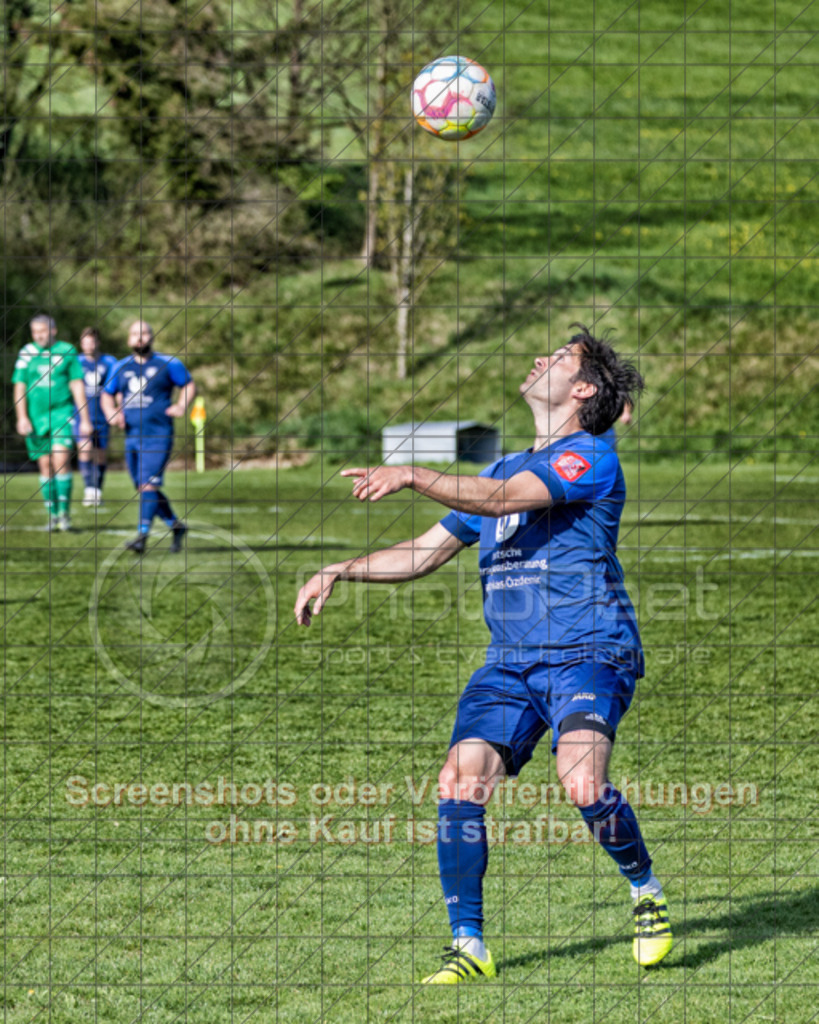 20250419_170810_0152-Bearbeitet | #,TG Reichenbach (grün) vs. TSG Salach II (blau), Fussball, Kreisliga B10 - Bezirk Neckar/Fils, 23. Spieltag, Saison 2024/2025, Rasenplatz, Sportplatz Reichenbach, Dobelstraße, 73072 Donzdorf, 19.04.2025 - 16:00 Uhr,Foto: PhotoPeet-Sportfotografie/Peter Harich