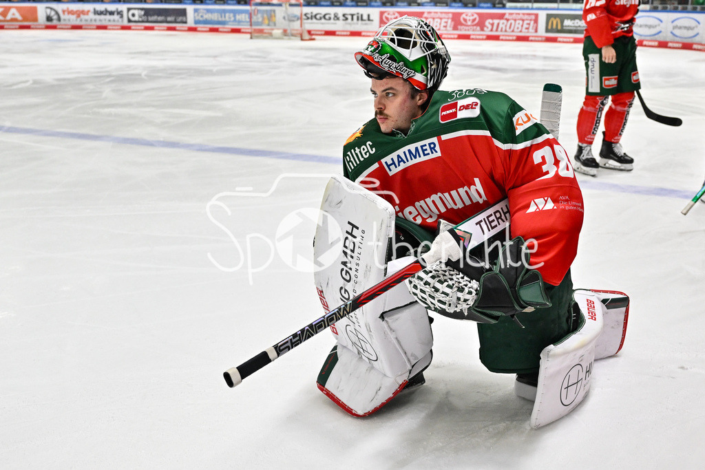 Augsburger Panther - Fischtown Pinguins | Im Bild Strauss MANN (Augsburger Panther #38) / Freisteller / Einzelfoto / DEL: Augsburger Panther - Fischtown Pinguins, Curt Frenzel Stadion am 08.01.2025