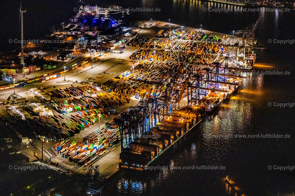 Hamburg_Containerterminal_Tollerort_HHLA_Nachtaufnahme_ELS_8028060325 | HAMBURG 06.03.2025 Nacht- Lichter und Beleuchtung Containerterminal im Containerhafen des Überseehafen Container Terminal Tollerort in Hamburg. Weiterführende Informationen bei: EUROGATE GmbH &amp; Co. KGaA, KG,  Hamburger Hafen und Logistik Aktiengesellschaft. // Night lighting container Terminal in the port of the international port Container Terminal Tollerort in Hamburg. Further information at: EUROGATE GmbH &amp; Co. KGaA, KG,  Hamburger Hafen und Logistik Aktiengesellschaft. Foto: Martin Elsen