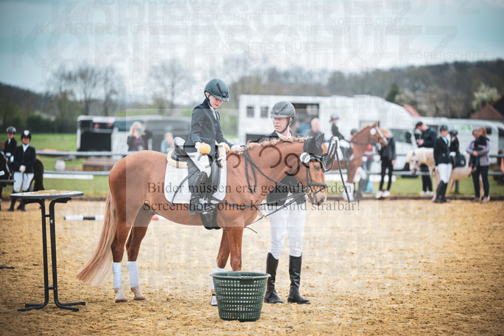DOS_8753 | Entdecke hochwertige Reitturnierfotos von Foto Oger. Professionell, emotional und authentisch – jetzt Lieblingsmomente im Shop bestellen.Deutschlandweite Turnierfotografie. - Realisiert mit Pictrs.com