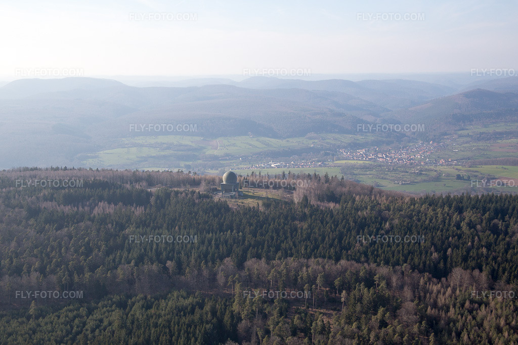 Aerial view: View of the town in Lampertsloch in the state Bas-Rhin, France.Photo: IMG_086674.jpg taken on 03/26/2016 by Werner Riehm/FLY-FOTO.comResolution of the original: 5472 x 3648 px