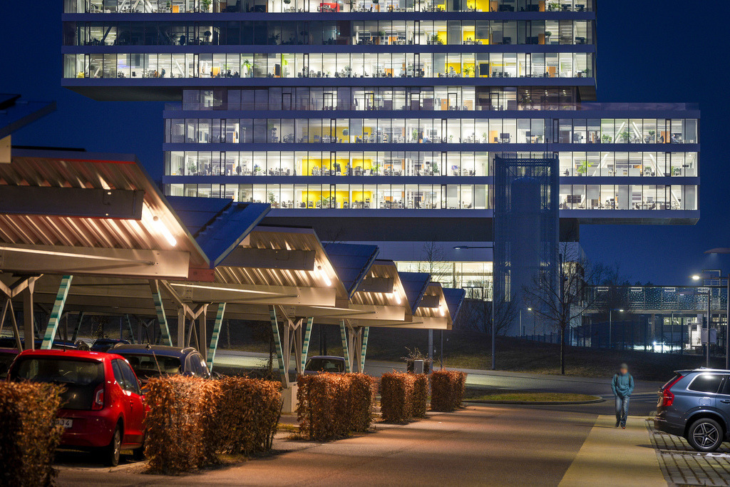 Bosch | Renningen Malmsheim - Robert Bosch , Globales Zentrum für Forschung und Vorausentwicklung bei winterliches Sonnenuntergang - Realisiert mit Pictrs.com