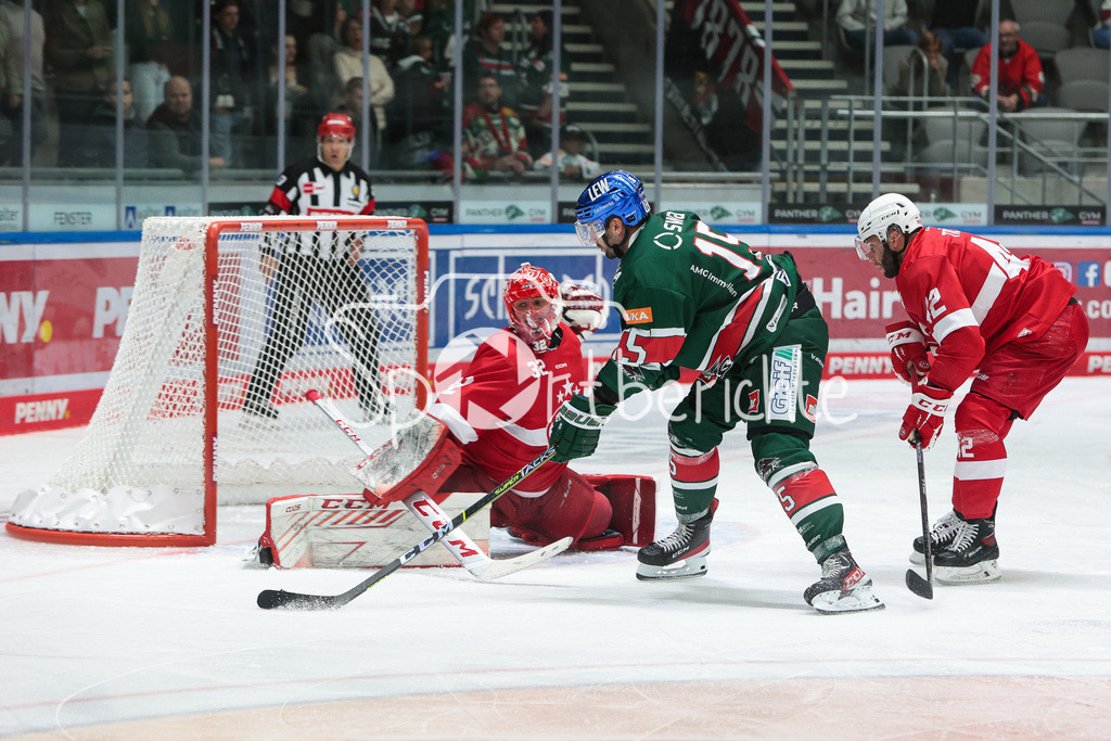 Augsburger Panther - Klagenfurter AC | im Bild Sebastian DAHM (KAC #32), Blaz GREGORC (AEV #15) und Rok TICAR (KAC #42)