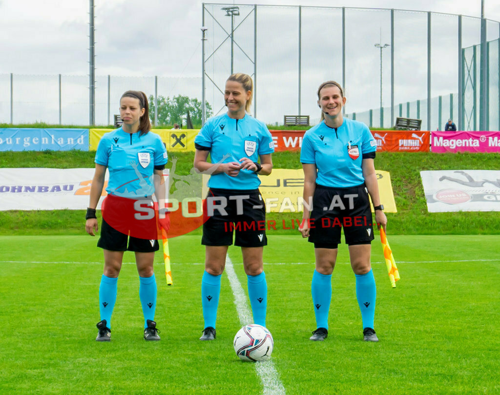 Norwegen U19  Bulgarien U19 | Assistant Referee Judit Kulcsár (HUN) Referee Katalin Sipos (HUN) Assistant Referee Barbara Wenigwieser (AUT) ; Norwegen U19  Bulgarien U19 am 13.05.2022 in Wels
(Huber Arena), AUSTRIA, (Photo by Ernst Krawagner sport-fan.at) - Realisiert mit Pictrs.com