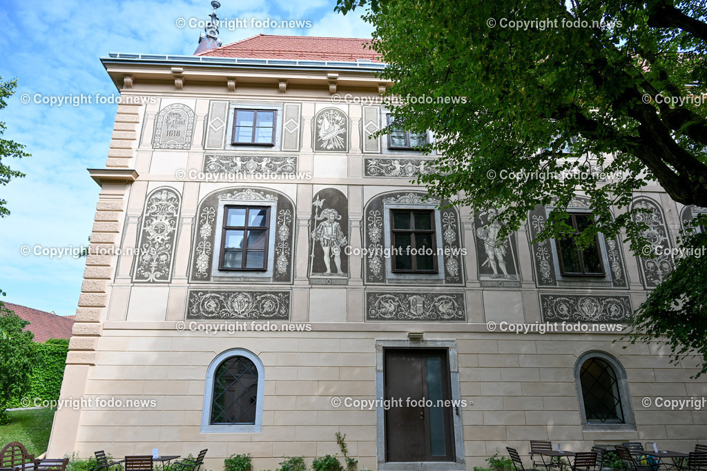 Wels_ Schloss Puchberg_ 03.07.2023-3 | 03.07.2023, Wels, AUT, Bildungshaus Schloss Puchberg, im Bild Bildungshaus Schloss Puchberg, Schlosshof, Graffiti