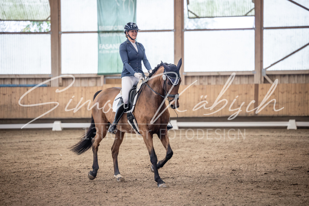 20251011-_3LI9917 | Tierfotografie Pferde, Hunde, Katzen, Haustiere.
Turnierfotografie Reitturniere, Reiten, Springreiten, Dressur in Hanau, dem Main-Kinzig-Kreis und dem Rhein-Main- Gebiet um Frankfurt