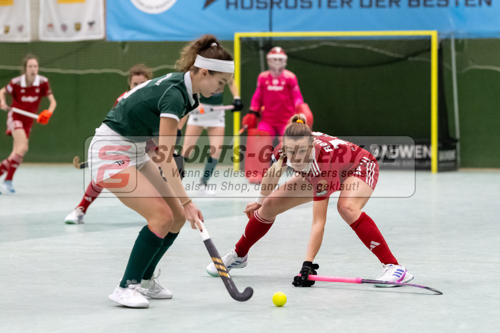 SFE_20241201_0015 | Köln, Deutschland, 01.12.2024:  Hockey 1. Bundesliga Damen Rot-Weiss Köln - HTC Uhlenhorst im KTHC Stadion Rot-Weiss Köln Tennis and Hockey Club am 01.12.2024 in Köln, Deutschland. (Foto von Stephan Fehrmann)Köln, Germany, 01.12.2024: Hockey 1. Bundesliga Damen Rot-Weiss Köln - HTC Uhlenhorst in KTHC Stadion Rot-Weiss Köln Tennis and Hockey Club at 01.12.2024 in Köln, Deutschland. (Foto from Stephan Fehrmann)