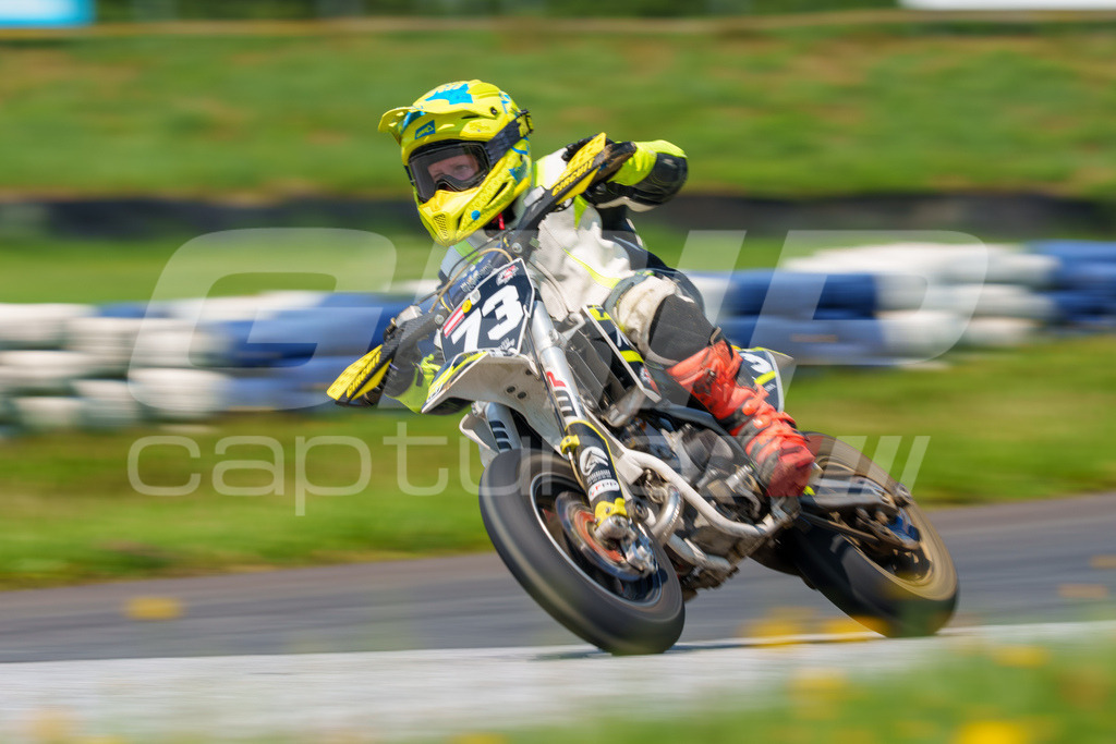 G-Cup + Supermoto Staatsmeisterschaft + Hungarian Supermoto Championship | GRIPcapture steht für authentische Sportfotografie in Österreich – für Momente, die mehr sind als Geschwindigkeit oder Ergebnis. Es geht um Emotion, Spannung, Fokus und den Augenblick, der oft nur einen Wimpernschlag dauert.Ob Motorsport, Teamsport oder 