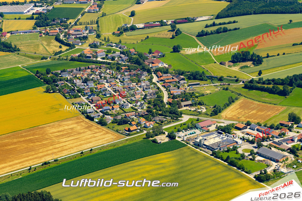 Aktuelles Luftbild von Hilling Bodenkirchen - Die Luftaufnahme wurde 2022 mittels UL-Flugzeug erstellt ( keine Drohne ) - hochauflösende Kamera-Systeme von  Canon -Beste Qualität - Für grossformatige Ausdrucke geeignet. Die Geschenkidee !