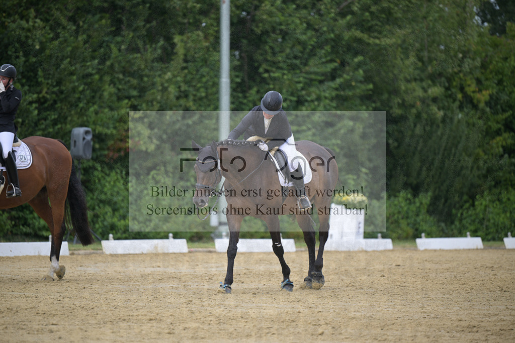 DOS_7217 | Entdecke hochwertige Reitturnierfotos von Foto Oger. Professionell, emotional und authentisch – jetzt Lieblingsmomente im Shop bestellen.Deutschlandweite Turnierfotografie. - Realisiert mit Pictrs.com