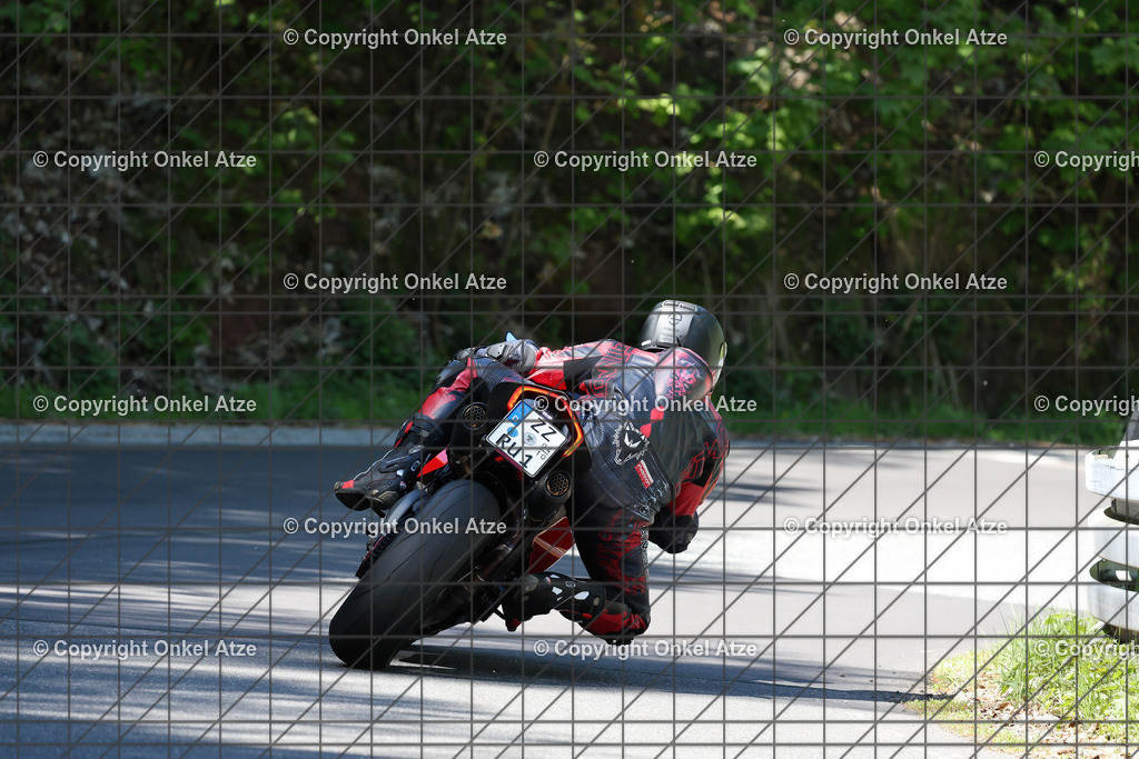 IMG_8744 | Fotograf am Kyffhäuser. Onkel Atze. Kyffhäuser Rennstrecke. Café36. Motorsportfotografie. - Realisiert mit Pictrs.com