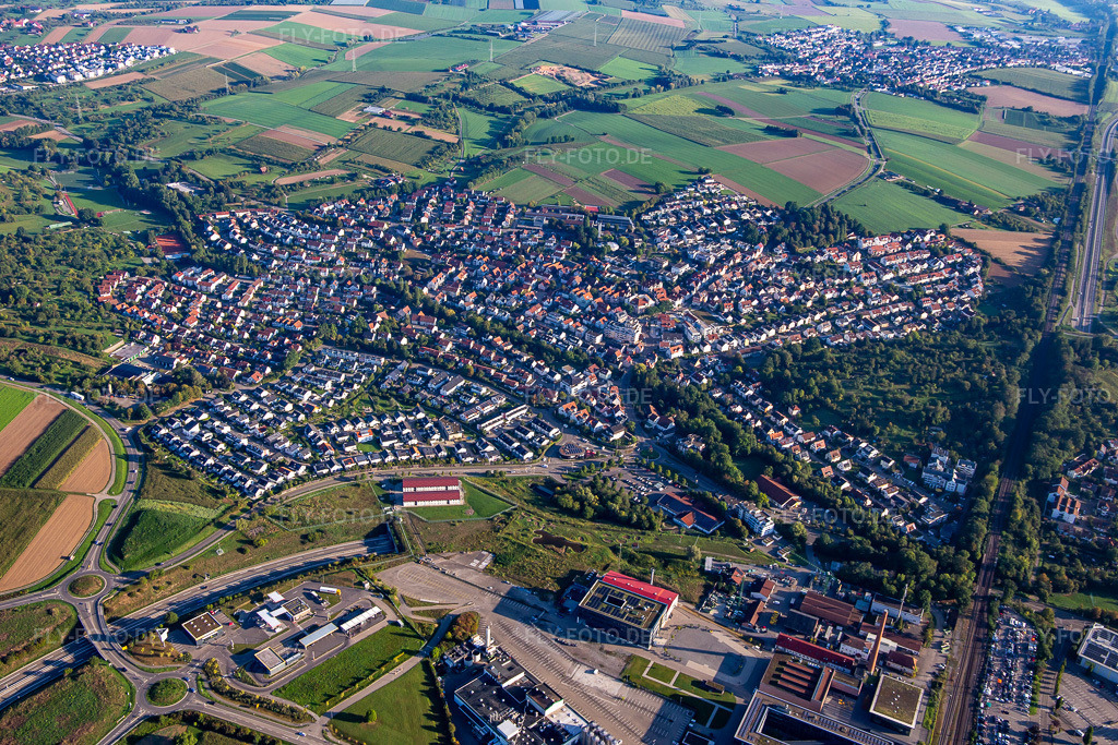 Luftbild: Ortsansicht von Süden in Leutenbach im Bundesland Baden-Württemberg in Deutschland. Foto: IMG_138546.jpg vom 16.09.2023 durch Werner Riehm/FLY-FOTO.de