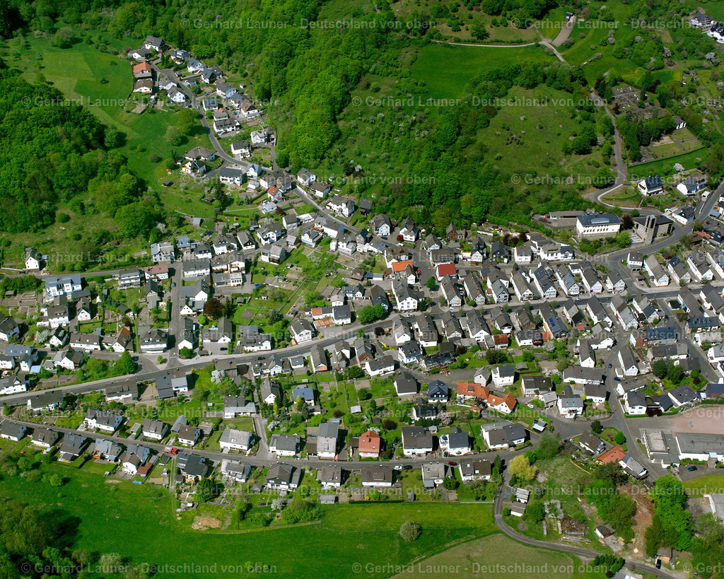 2610327 | NANZENBACH 05.07.2006 Ortsansicht der Straßen und Häuser der Wohngebiete in Nanzenbach im Bundesland Hessen, Deutschland // Town View of the streets and houses of the residential areas in Nanzenbach in the state Hesse, Germany Foto: Gerhard Launer