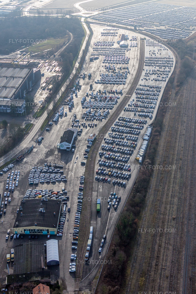 Aerial view: Endless rows of vehicles in the customs warehouse for the import of passenger cars from Walon in Lauterbourg in the state Bas-Rhin, France. – Photo: IMG_085484.jpg taken on 12/24/2015 by Werner Riehm/FLY-FOTO.com – Resolution of the original: 3648 x 5472 px