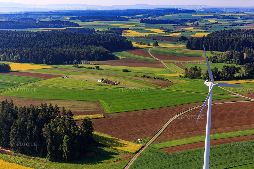 Luftbild: Windpark am Motorschirmlandeplatz im Ortsteil Waldmössingen in Schramberg im Bundesland Baden-Württemberg in Deutschland. Foto: IMG_114412.jpg vom 30.05.2019 durch Werner Riehm/FLY-FOTO.de