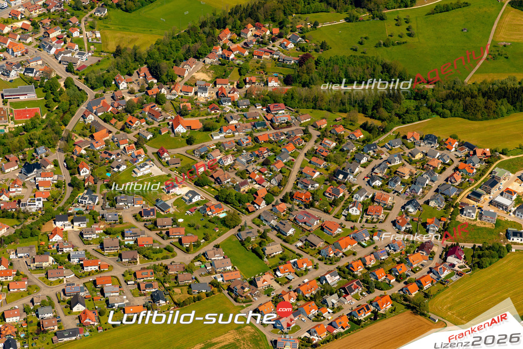 Das Luftbild zeigt :  Heuchlingen - Die Luftaufnahme wurde 2024 vom UL-Flugzeug aus erstellt ( keine Drohne ) - Hochauflösende Luftaufnahme - Für grossformatige Ausdrucke geeignet. Die Geschenkidee !Mit Lizenz und Bildrechte bestellbar
