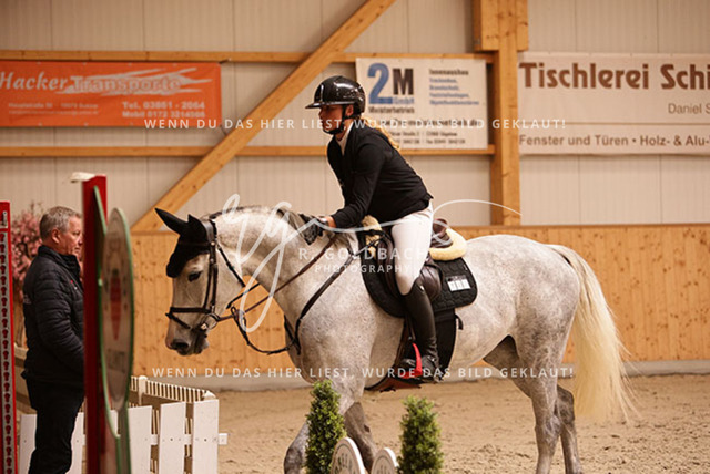 1J2A7138Tessa Leni Thillmann_ Click M_ Kn147_ Glantz_ Hohen Wieschendorf | Foto- und Videografie für alles rund ums Pferd. Hochwertige Bilder und Videos vom Spring- und Dressurreiten, Voltigieren & mehr. Jetzt aktuelle Veranstaltungen und Preise im Shop ansehen. - Realisiert mit Pictrs.com