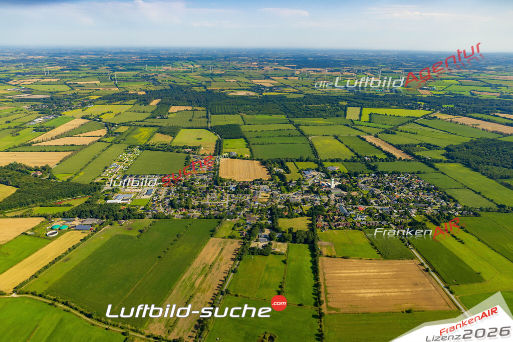 Stadt Medelby von Oben- Die Luftaufnahme wurde 2025 vom UL-Flugzeug heraus erstellt ( keine Drohnenaufnahme ) - Hochauflösende Luftaufnahme - für Wandbilder und großformatige Ausdrucke geeignet. Das besondere Geschenk!Hier alle&nbsp;Infos zur Lizenzierung der LuftaufnahmeWir fliegen auch dieses Jahr wieder in Ihre Region um Luftbilder zu erstellen.- Luftbild anfragen
