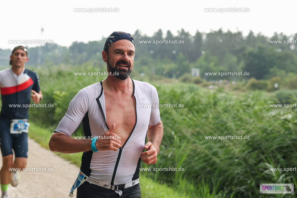 LUR_1453 | 34. M-net Erlanger Triathlon 2025 #erlangertriathlon  #mnettriathlon2025 #mnettriathlon #team #olympischedistanz #mitteldistanz #triathlon #maindonaukanal  #erlangertriathlon2025 #yourpictrs #tv1848 #tv1848erlangen  #triathlonbayern #sportinerlangen #demsportverbunden #sportshot_your_pictrs Copyright: www.sportshot.de