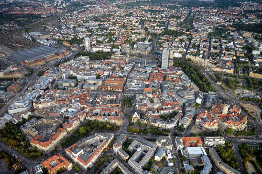 3293899 | LEIPZIG 14.09.2020 Gebäude des Rathauses der Stadtverwaltung am Martin-Luther-Ring in Leipzig im Bundesland Sachsen. Weiterführende Informationen bei: Stadt Leipzig. // Town Hall building of the city administration on Martin-Luther-Ring in Leipzig in the state Saxony. Further information at: Stadt Leipzig. Foto: Gerhard Launer