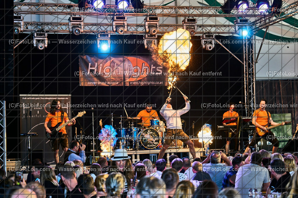 ALP5163_VOLKSFEST_Bieranstich_Feuerschlucker | (C)FotoLois.com, Alois Spandl, BIERANSTICH im Festzelt beim WIESELBURGER VOLKSFEST mit den TSCHECHEN als Vorband und dem Auftritt von Die HIGHLIGHTS, Mi 28. Juni 2023.