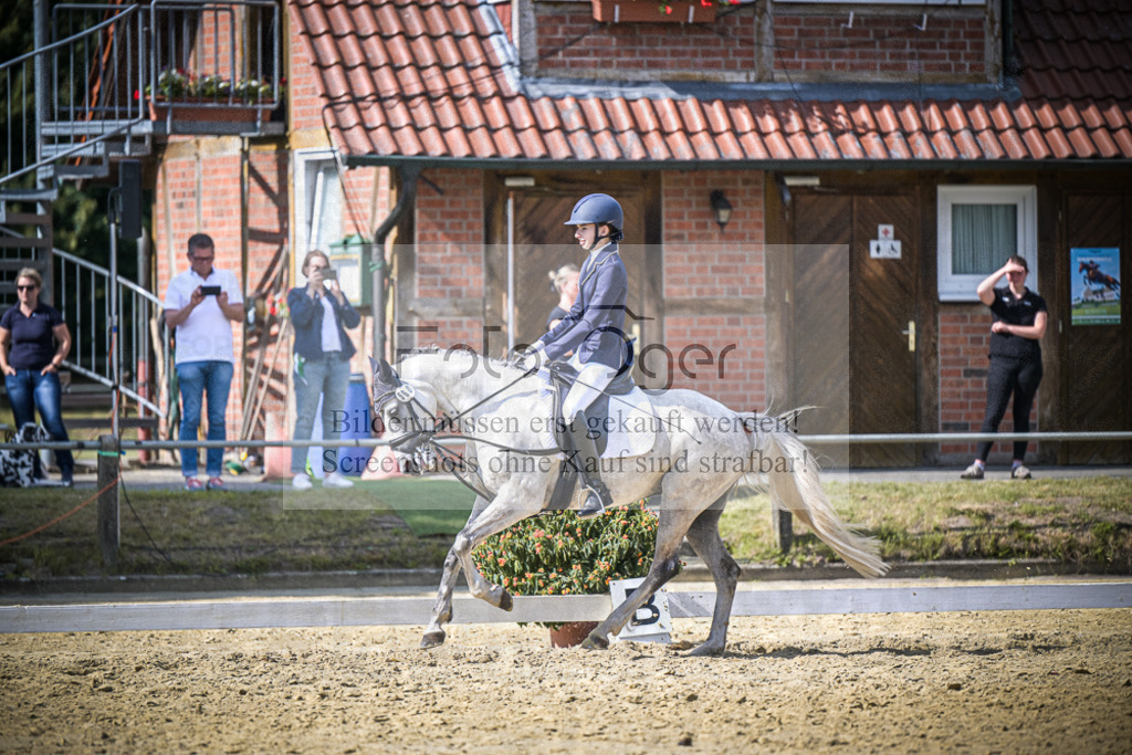 DOS_8358 | Entdecke hochwertige Reitturnierfotos von Foto Oger. Professionell, emotional und authentisch – jetzt Lieblingsmomente im Shop bestellen.Deutschlandweite Turnierfotografie. - Realisiert mit Pictrs.com