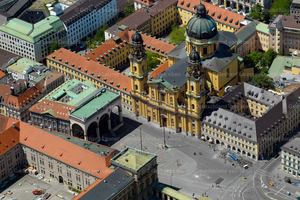 9200105 | Odeonsplatz mit Theatinerkirche und Feldherrnhalle, München