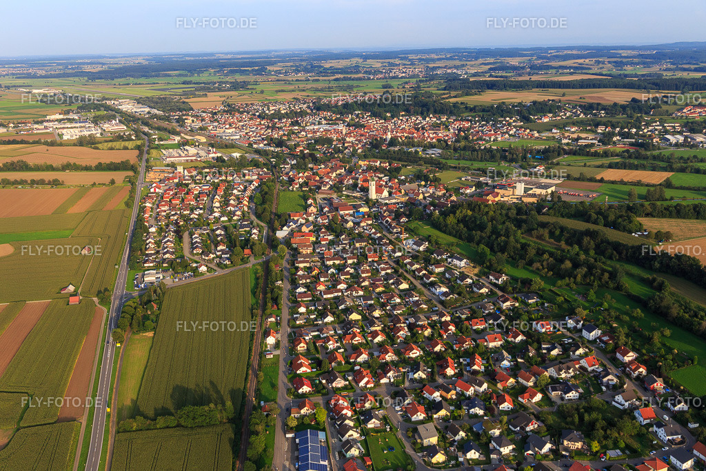 Ortsansicht aus Westen | Luftbild: Ortsansicht aus Westen im Ortsteil Ennetach in Mengen im Bundesland Baden-Württemberg in Deutschland. Foto: IMG_102909.jpg vom 26.08.2017 durch Werner Riehm/FLY-FOTO.de - Realisiert mit Pictrs.com