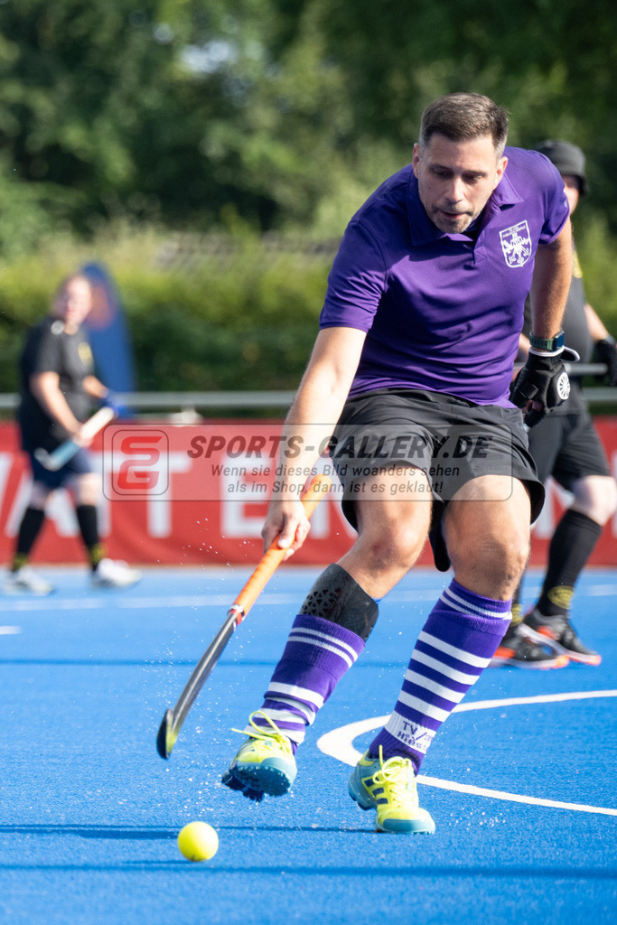 SFE_20240817_0198 | Krefeld, Deutschland, 17.08.2024:  European Cup for Recreational Hockey Players im KTHC Stadion Rot-Weiss Köln Tennis and Hockey Club am 17.08.2024 in Krefeld, Deutschland. (Foto von Stephan Fehrmann)Krefeld, Germany, 17.08.2024: European Cup for Recreational Hockey Players in KTHC Stadion Rot-Weiss Köln Tennis and Hockey Club at 17.08.2024 in Krefeld, Deutschland. (Foto from Stephan Fehrmann)