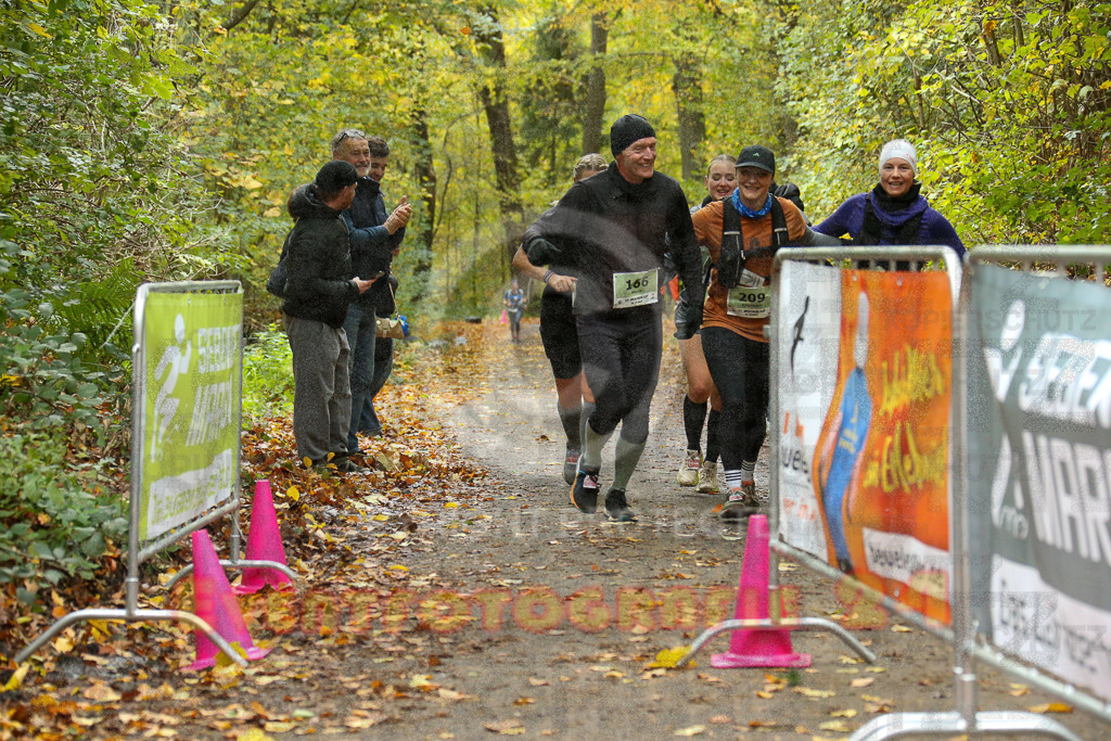 251026_1339_EX1_3806 | Sportfotografie im Rhein-Sieg Kreis, Köln, Bonn, NRW, Rheinland Pfalz, Hessen, etc. Unser Tätigkeitsfeld umfasst den Laufsport vom Volkslauf über den Marathon, Duathlon, Triathon bis zum Ultralauf wie Kölnpfad Ultra oder Schindertrail.