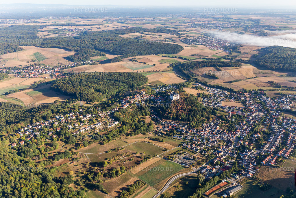 Luftbild: Fischbachtal, Schloß Lichtenberg im Ortsteil Niedernhausen in Fischbachtal im Bundesland Hessen in Deutschland. Foto: IMG_110954.jpg vom 08.09.2018 durch Werner Riehm/FLY-FOTO.de