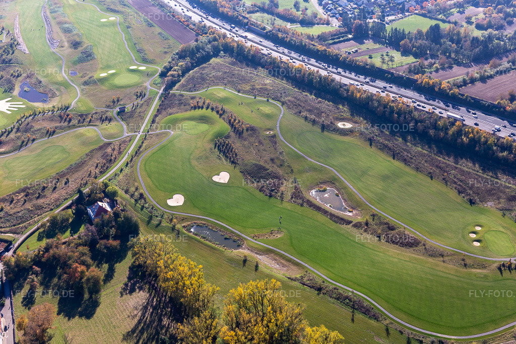 Luftbild: Gelände des Golfplatz Golfpark Karlsruhe GOLF absolute im Ortsteil Hohenwettersbach in Karlsruhe im Bundesland Baden-Württemberg in Deutschland. Foto: IMG_129888.jpg vom 24.10.2021 durch Werner Riehm/FLY-FOTO.de