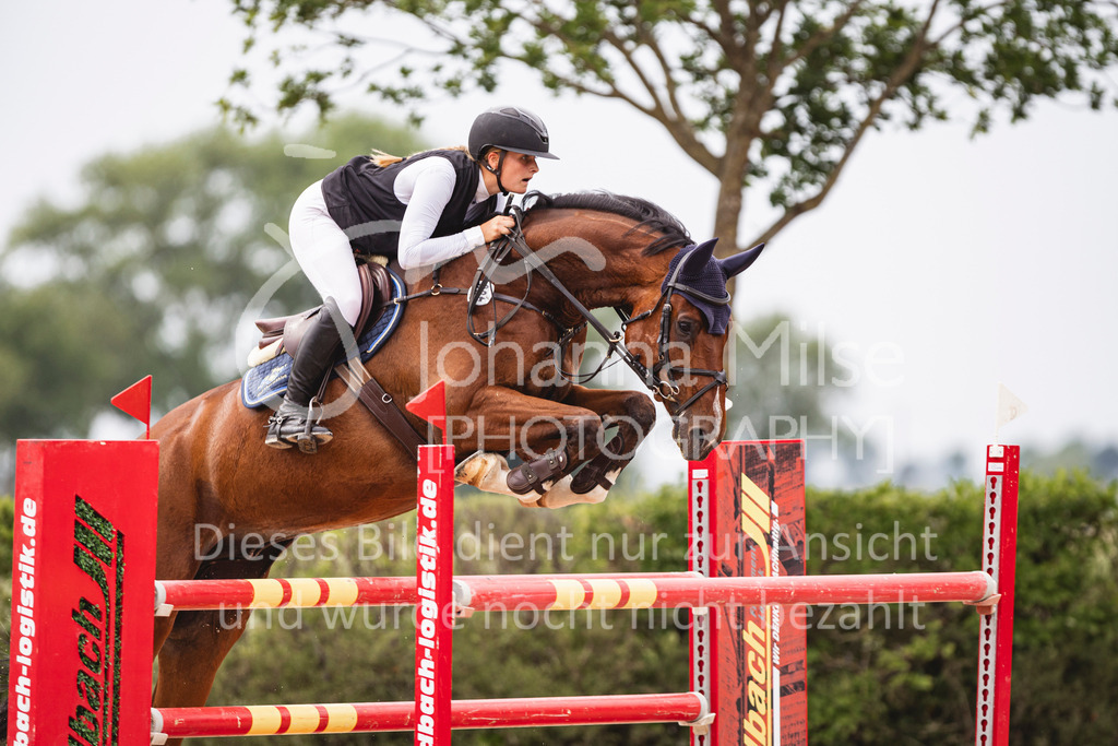 250622_Lemwerder_M2-SprmstAnf-821 | Deine schönsten Turniermomente als professionelle Fotos! Entdecke hochwertige Pferdesport-Fotografie im Online-Shop. Jetzt Fotos finden & bestellen!