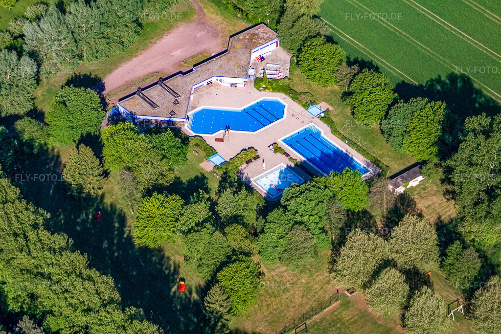 Luftbild: Freibad in Steinfeld im Bundesland Rheinland-Pfalz in Deutschland. Foto: IMG_10776.jpg vom 12.05.2008 durch Werner Riehm/FLY-FOTO.de