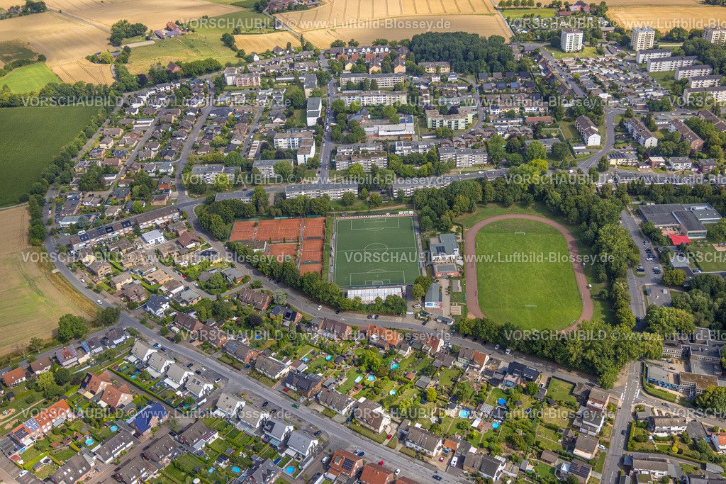 Hamm250700534Heessen | Luftbild, DJK SV Eintracht 22/26 Heessen e.V. (SVE Heessen) Sportanlage und Fußballplatz Barbarastraße und dazwischen Sport-Kita und Familienzentrum Kusselkopp, Tennisplätze SC Eintracht Hamm Tennis, Stadtbezirk Heessen, Hamm, Ruhrgebiet, Nordrhein-Westfalen, Deutschland