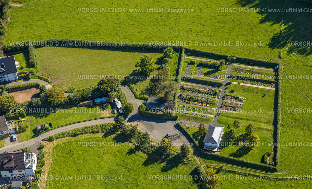 Lennestadt230910682Halberbracht | Luftbild, Halberbracht Friedhof, Halberbracht, Lennestadt, Sauerland, Nordrhein-Westfalen, Deutschland